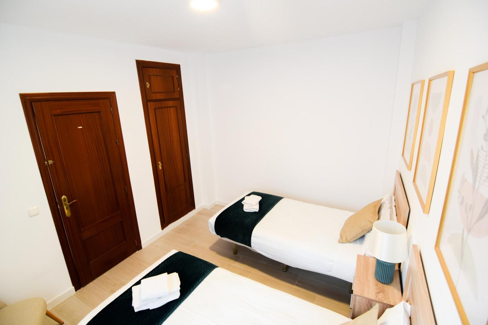 Letmalaga Cobblestone St. Appartement Buitenkant foto